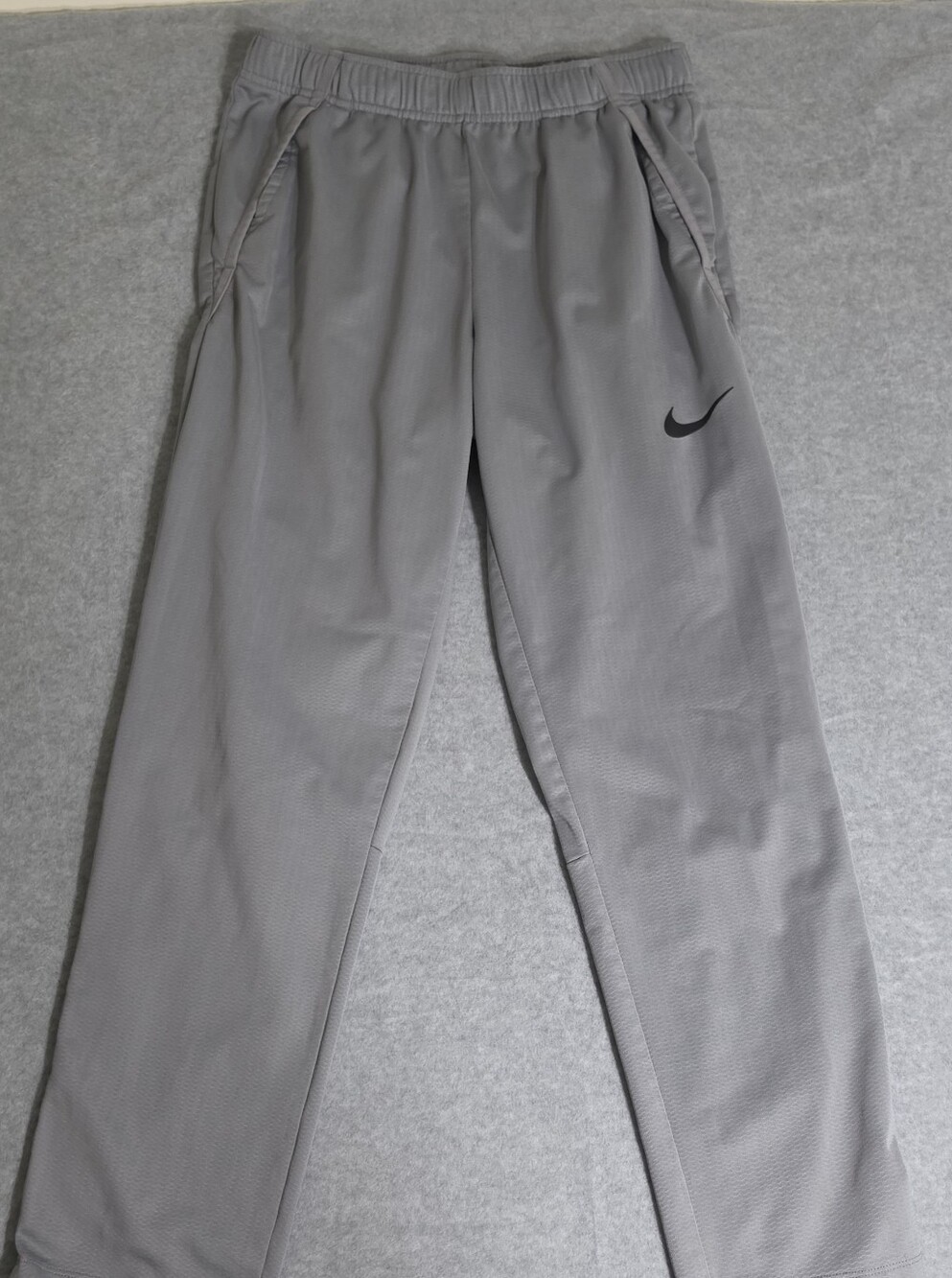 Nike Dri-FIT Men’s Medium Gray Athletic Training Track Pants